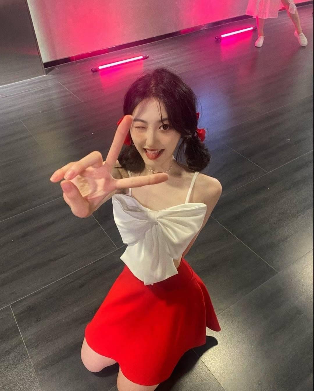 石家庄新到舞蹈学院兼职学生，清纯可爱，三点份嫩，绝对的极品，干起来特别爽